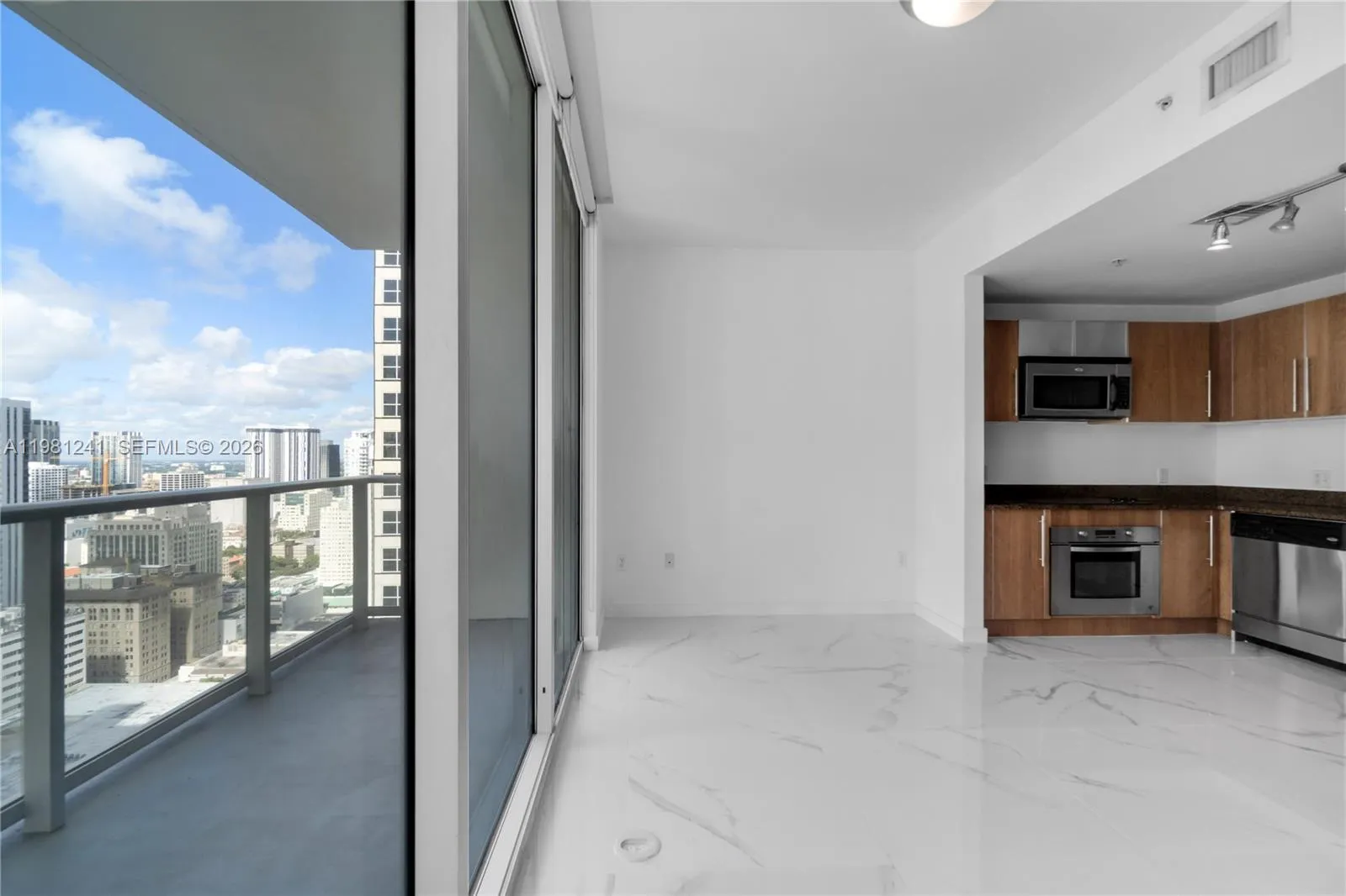300 S Biscayne Bl T-3309, Miami, Florida 33131, Miami, Florida 33131, 1 Bedroom Bedrooms, ,1 BathroomBathrooms,Residential Lease,For Rent,300 S Biscayne Bl T-3309, Miami, Florida 33131,A11981241