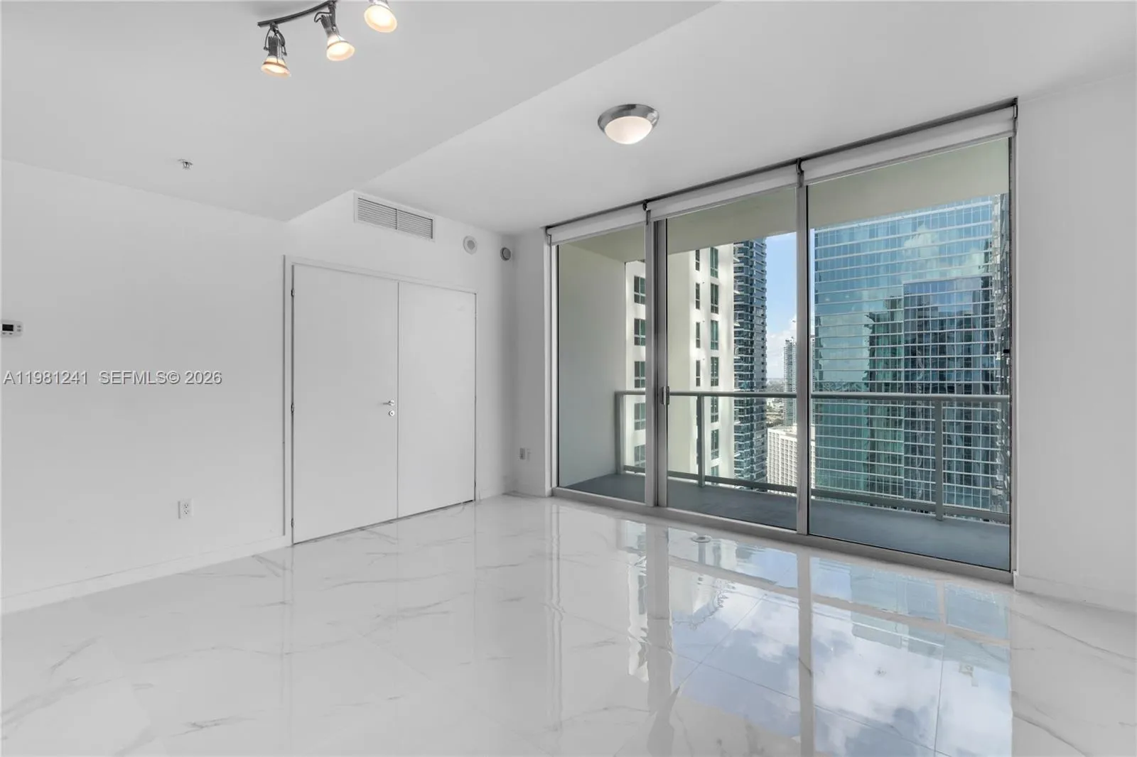 300 S Biscayne Bl T-3309, Miami, Florida 33131, Miami, Florida 33131, 1 Bedroom Bedrooms, ,1 BathroomBathrooms,Residential Lease,For Rent,300 S Biscayne Bl T-3309, Miami, Florida 33131,A11981241