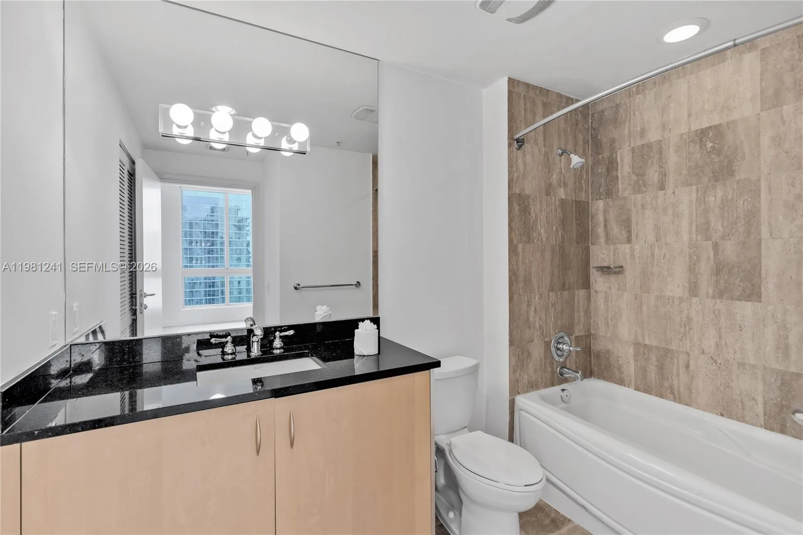 300 S Biscayne Bl T-3309, Miami, Florida 33131, Miami, Florida 33131, 1 Bedroom Bedrooms, ,1 BathroomBathrooms,Residential Lease,For Rent,300 S Biscayne Bl T-3309, Miami, Florida 33131,A11981241