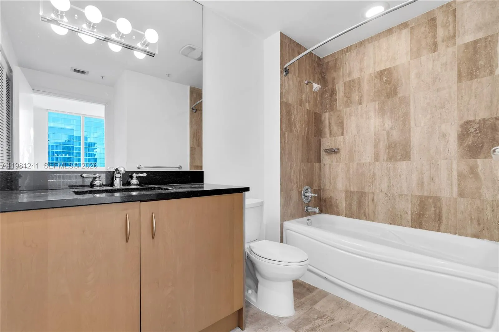 300 S Biscayne Bl T-3309, Miami, Florida 33131, Miami, Florida 33131, 1 Bedroom Bedrooms, ,1 BathroomBathrooms,Residential Lease,For Rent,300 S Biscayne Bl T-3309, Miami, Florida 33131,A11981241