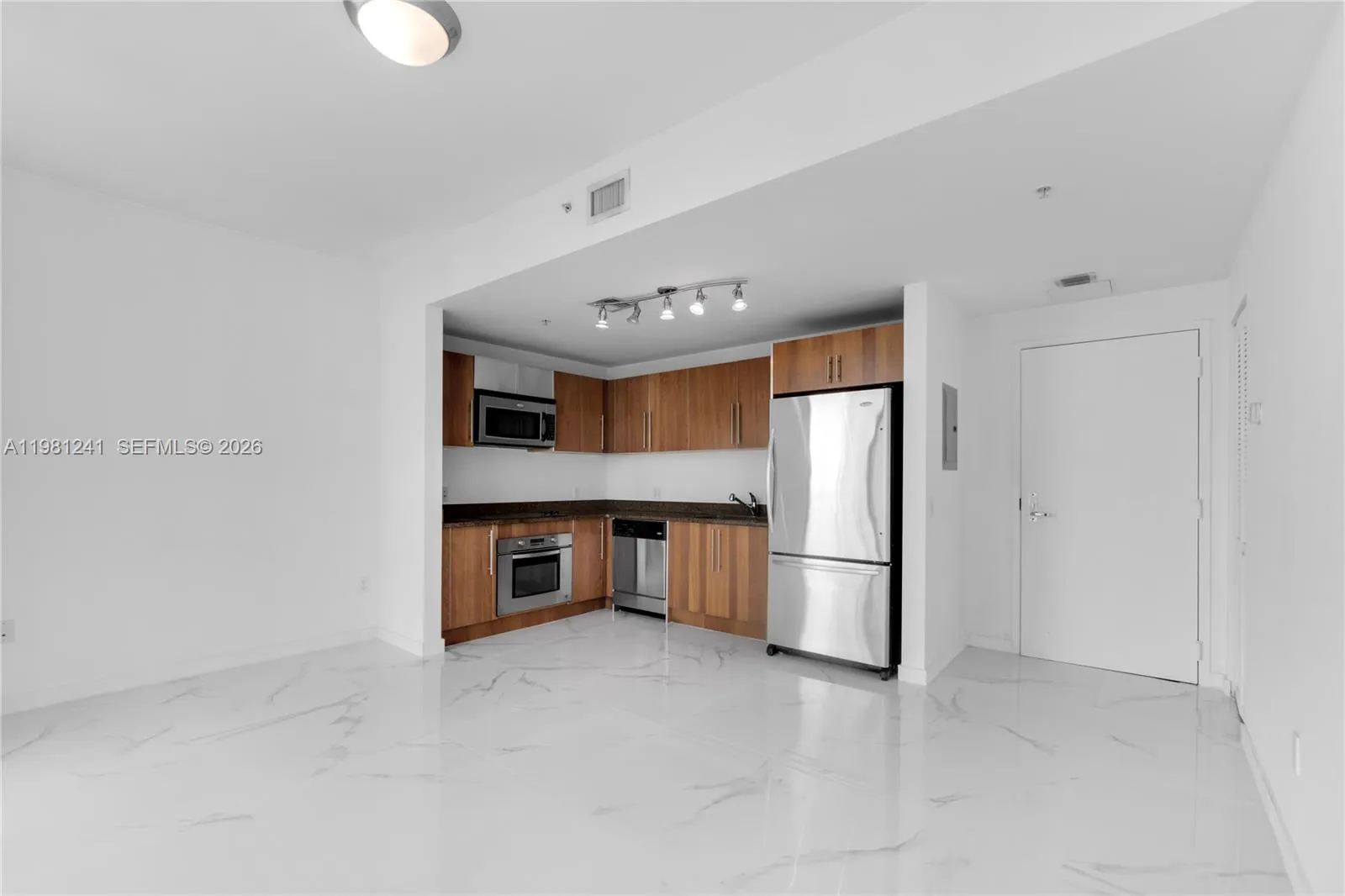 300 S Biscayne Bl T-3309, Miami, Florida 33131, Miami, Florida 33131, 1 Bedroom Bedrooms, ,1 BathroomBathrooms,Residential Lease,For Rent,300 S Biscayne Bl T-3309, Miami, Florida 33131,A11981241