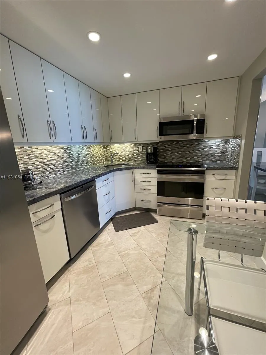 1410 S Ocean Dr 402, Hollywood, Florida 33019, Hollywood, Florida 33019, 2 Bedrooms Bedrooms, ,2 BathroomsBathrooms,Residential Lease,For Rent,1410 S Ocean Dr 402, Hollywood, Florida 33019,A11981054