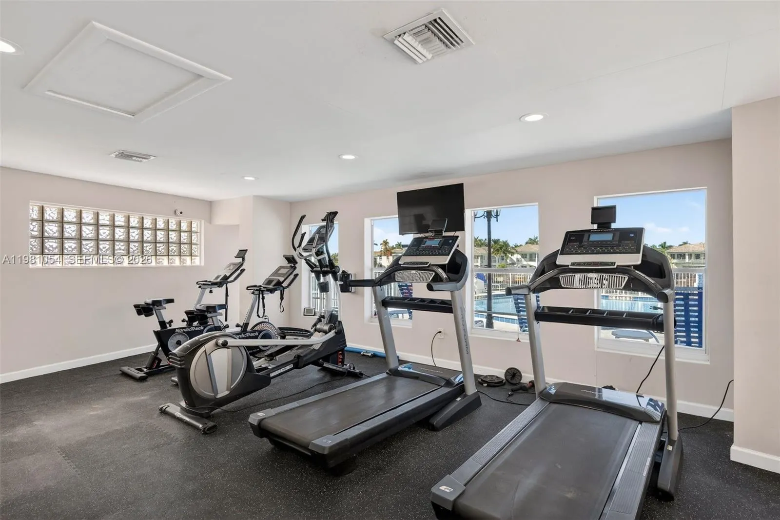 1410 S Ocean Dr 402, Hollywood, Florida 33019, Hollywood, Florida 33019, 2 Bedrooms Bedrooms, ,2 BathroomsBathrooms,Residential Lease,For Rent,1410 S Ocean Dr 402, Hollywood, Florida 33019,A11981054