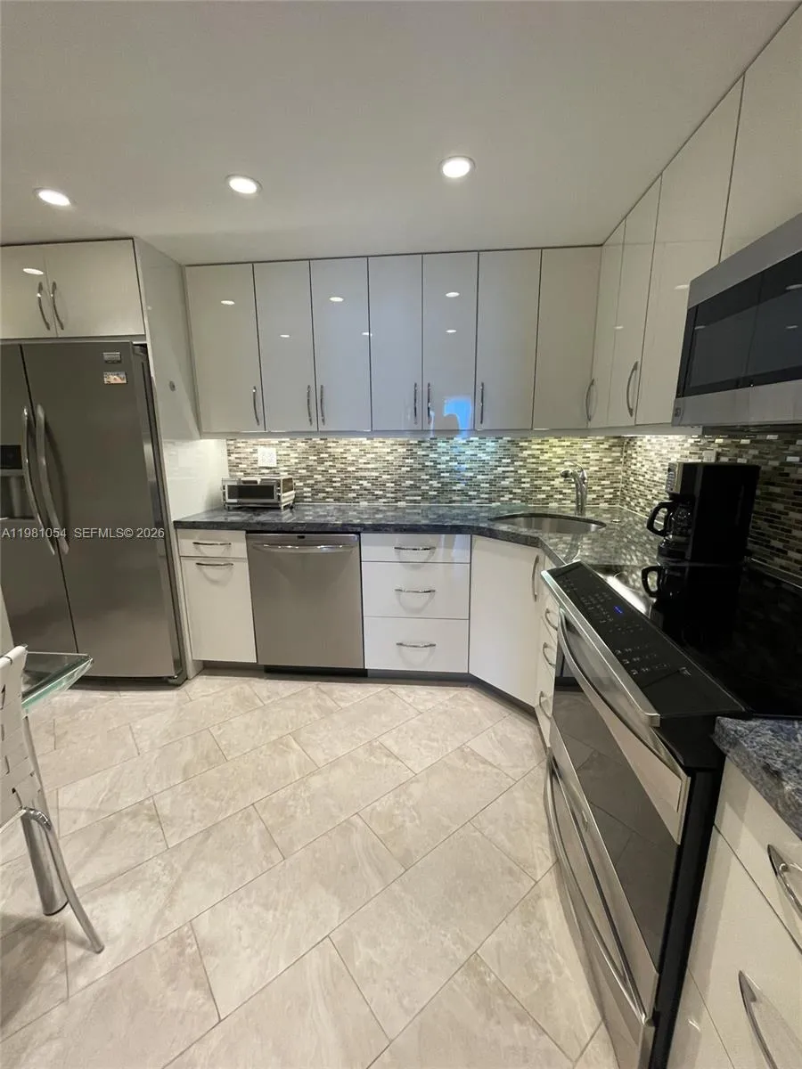 1410 S Ocean Dr 402, Hollywood, Florida 33019, Hollywood, Florida 33019, 2 Bedrooms Bedrooms, ,2 BathroomsBathrooms,Residential Lease,For Rent,1410 S Ocean Dr 402, Hollywood, Florida 33019,A11981054