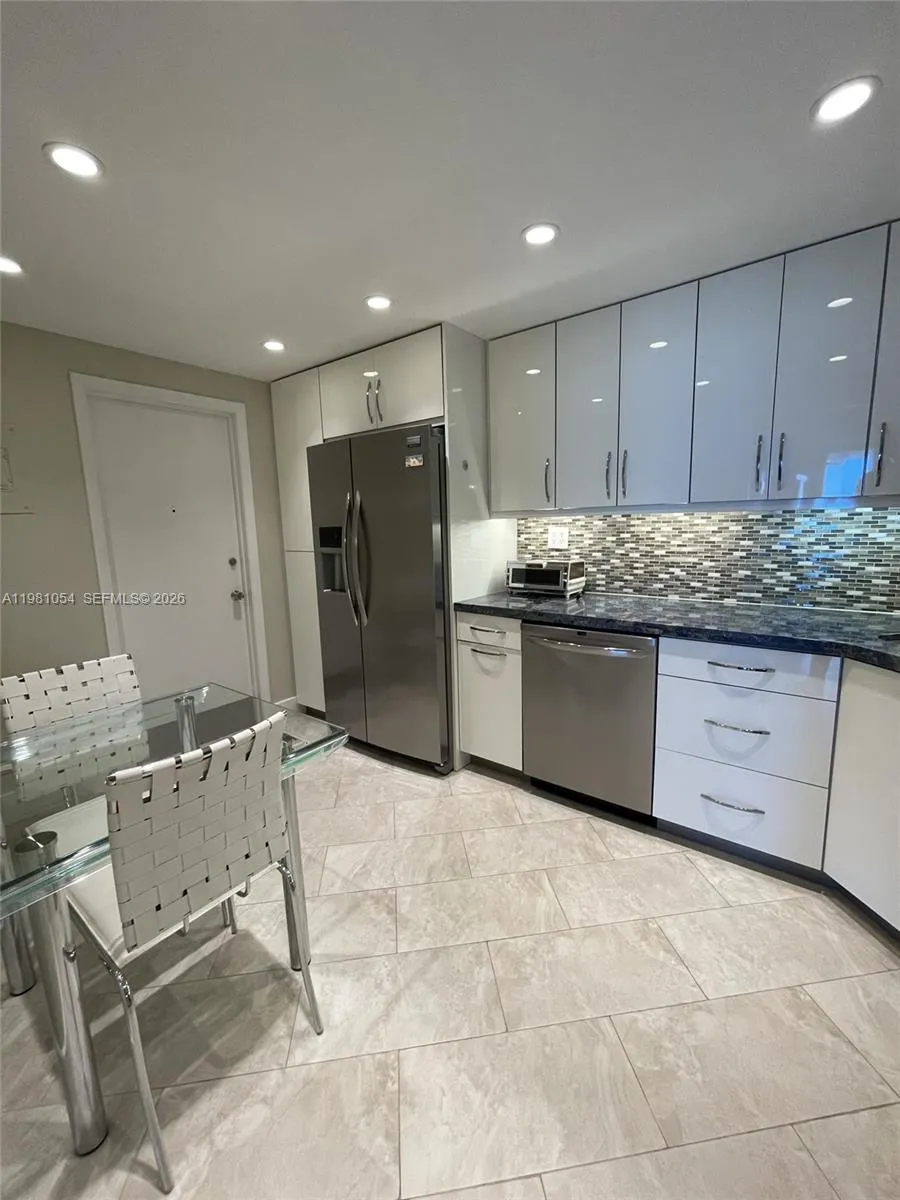 1410 S Ocean Dr 402, Hollywood, Florida 33019, Hollywood, Florida 33019, 2 Bedrooms Bedrooms, ,2 BathroomsBathrooms,Residential Lease,For Rent,1410 S Ocean Dr 402, Hollywood, Florida 33019,A11981054