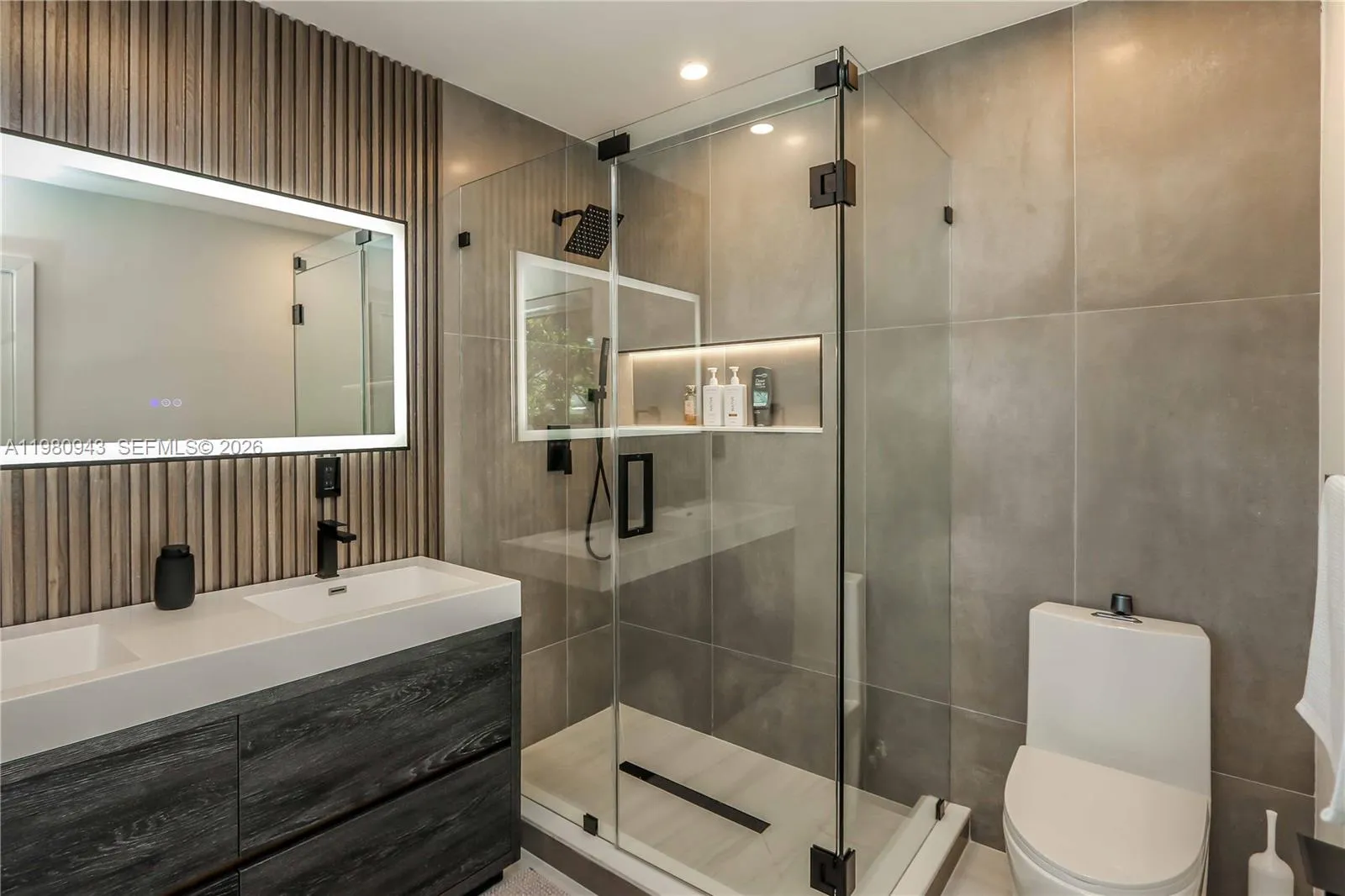 1628 Monroe St, Hollywood, Florida 33020, Hollywood, Florida 33020, 4 Bedrooms Bedrooms, ,3 BathroomsBathrooms,Residential,For Sale,1628 Monroe St, Hollywood, Florida 33020,A11980943