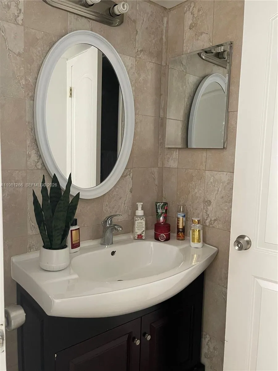 Miami Beach, Florida 33141, 1 Bedroom Bedrooms, ,1 BathroomBathrooms,Residential Lease,For Rent,A11981266