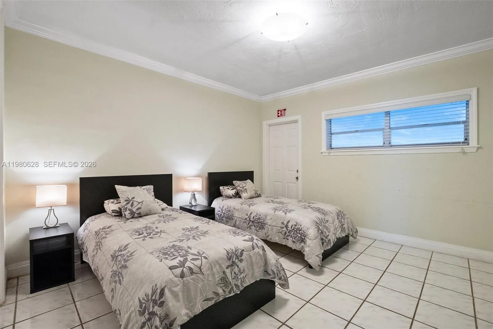 Unit is unfurnished. The furniture seen on pictures are from a previous tenant