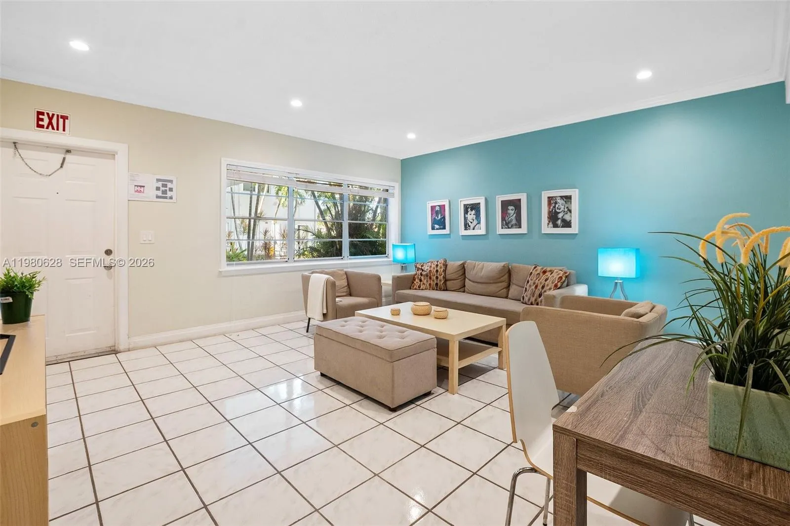 Unit is unfurnished. The furniture seen on pictures are from a previous tenant