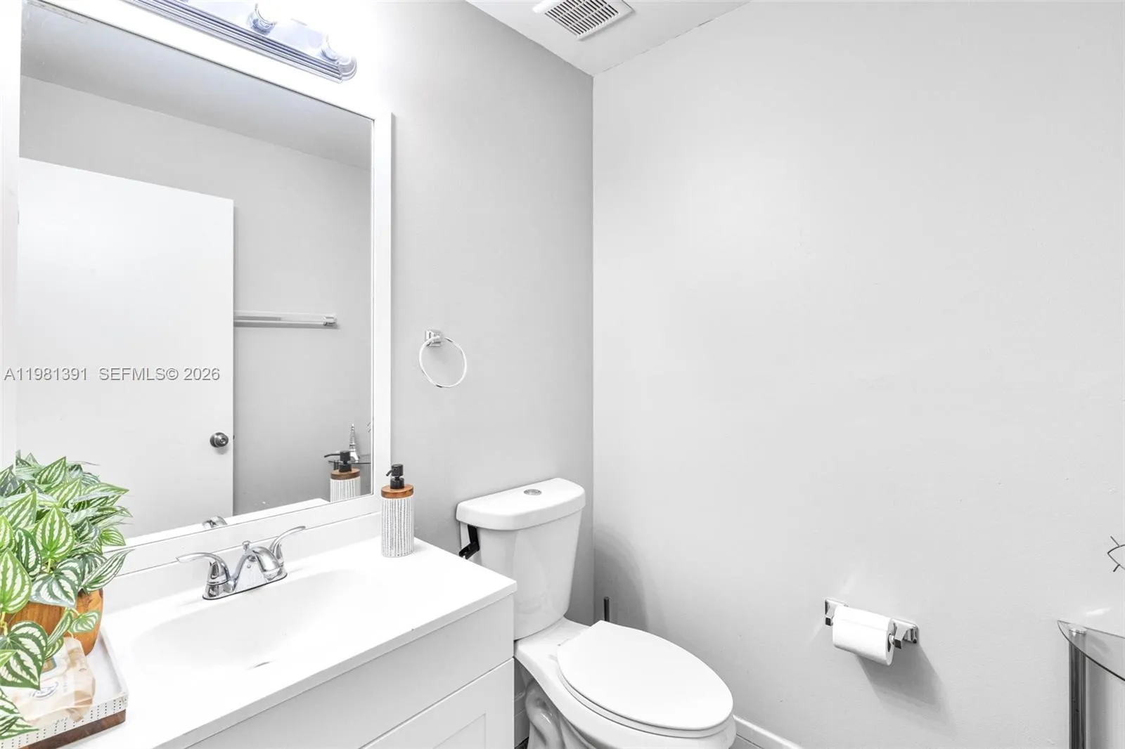 2836 W River Run Cir W, Miramar, Florida 33025, Miramar, Florida 33025, 3 Bedrooms Bedrooms, ,2 BathroomsBathrooms,Residential,For Sale,2836 W River Run Cir W, Miramar, Florida 33025,A11981391