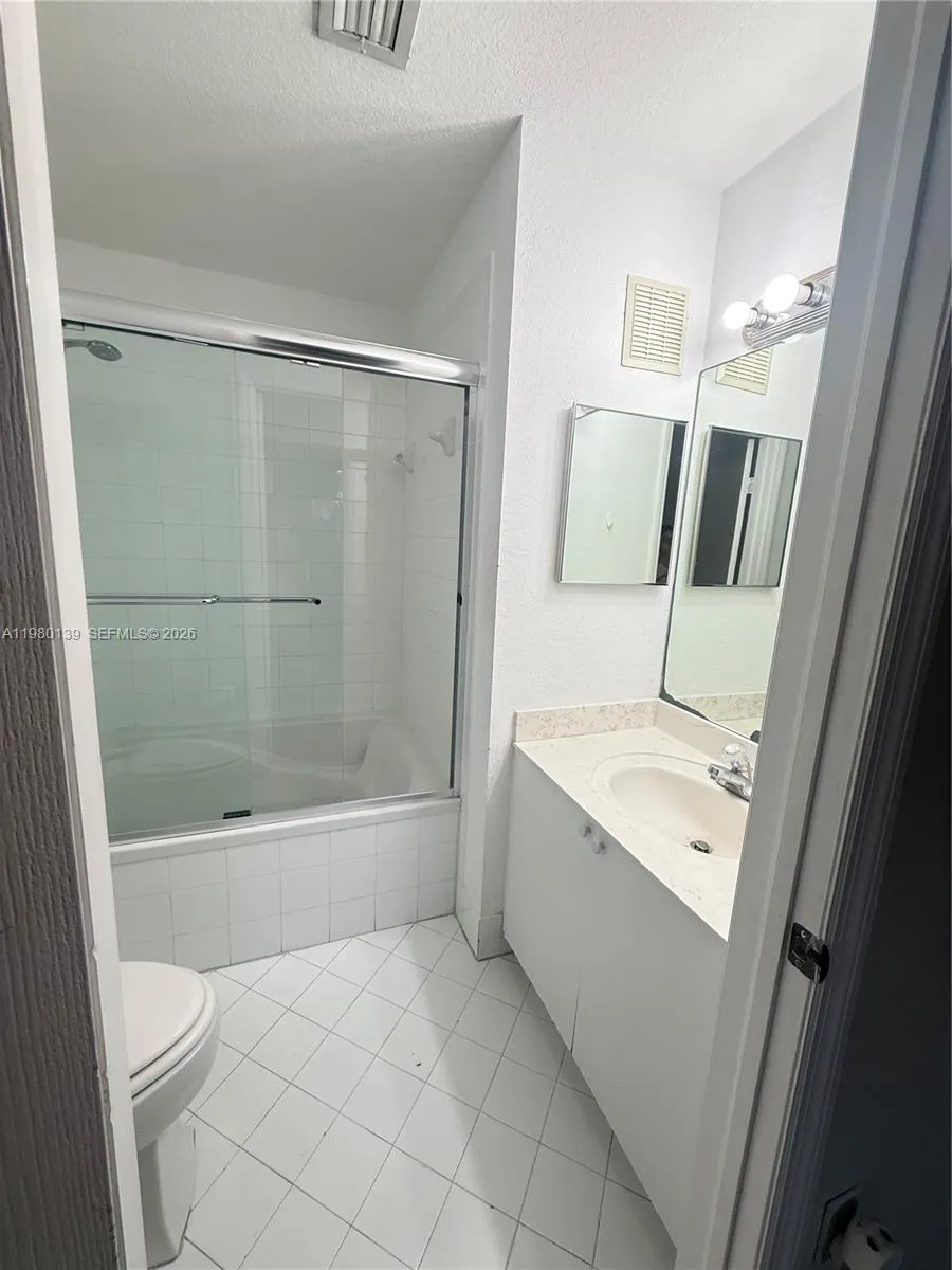 8838 W Flagler St 209, Miami, Florida 33174, Miami, Florida 33174, 3 Bedrooms Bedrooms, ,2 BathroomsBathrooms,Residential Lease,For Rent,8838 W Flagler St 209, Miami, Florida 33174,A11980139