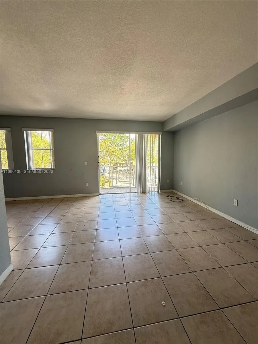 8838 W Flagler St 209, Miami, Florida 33174, Miami, Florida 33174, 3 Bedrooms Bedrooms, ,2 BathroomsBathrooms,Residential Lease,For Rent,8838 W Flagler St 209, Miami, Florida 33174,A11980139
