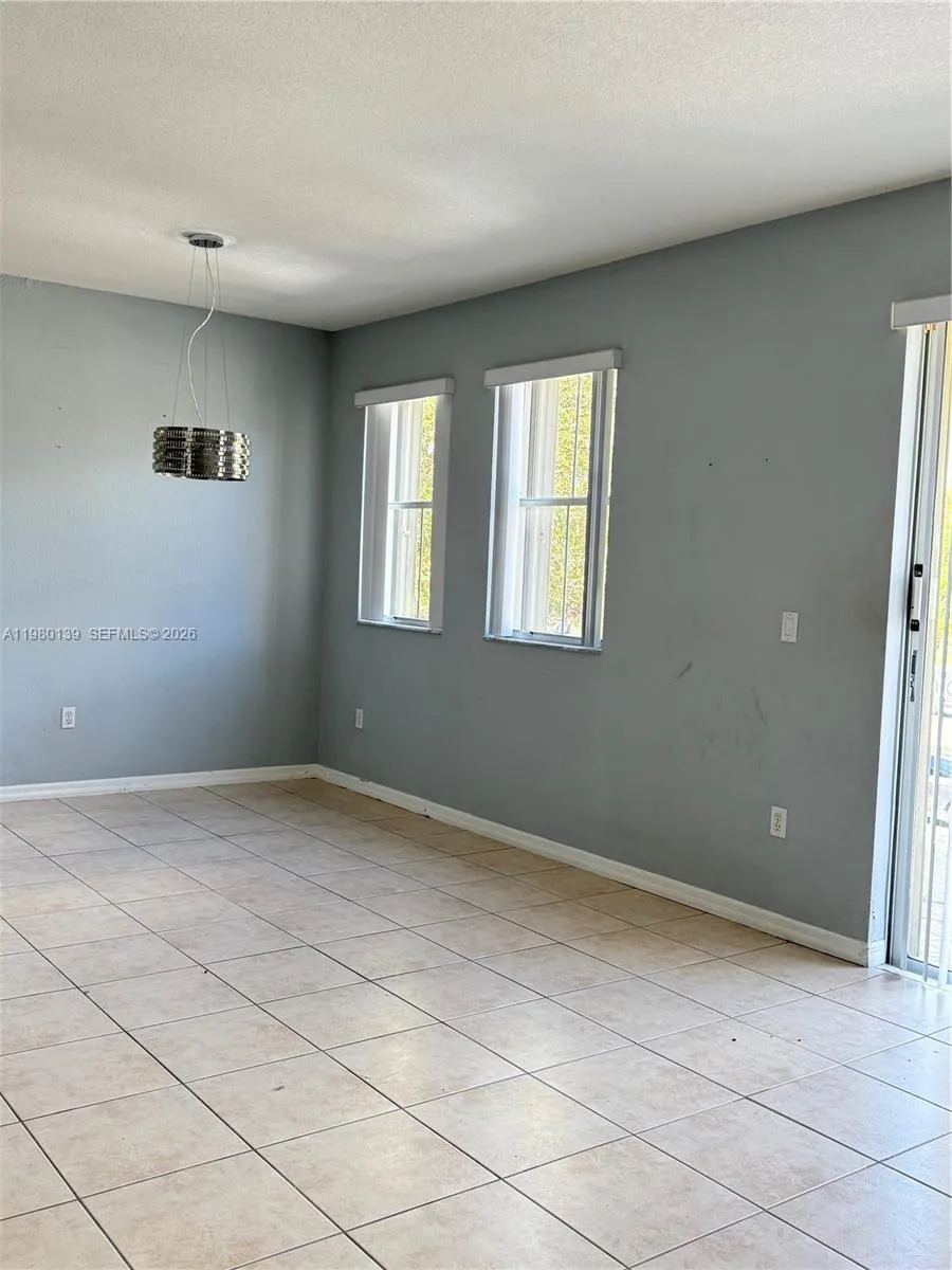 8838 W Flagler St 209, Miami, Florida 33174, Miami, Florida 33174, 3 Bedrooms Bedrooms, ,2 BathroomsBathrooms,Residential Lease,For Rent,8838 W Flagler St 209, Miami, Florida 33174,A11980139