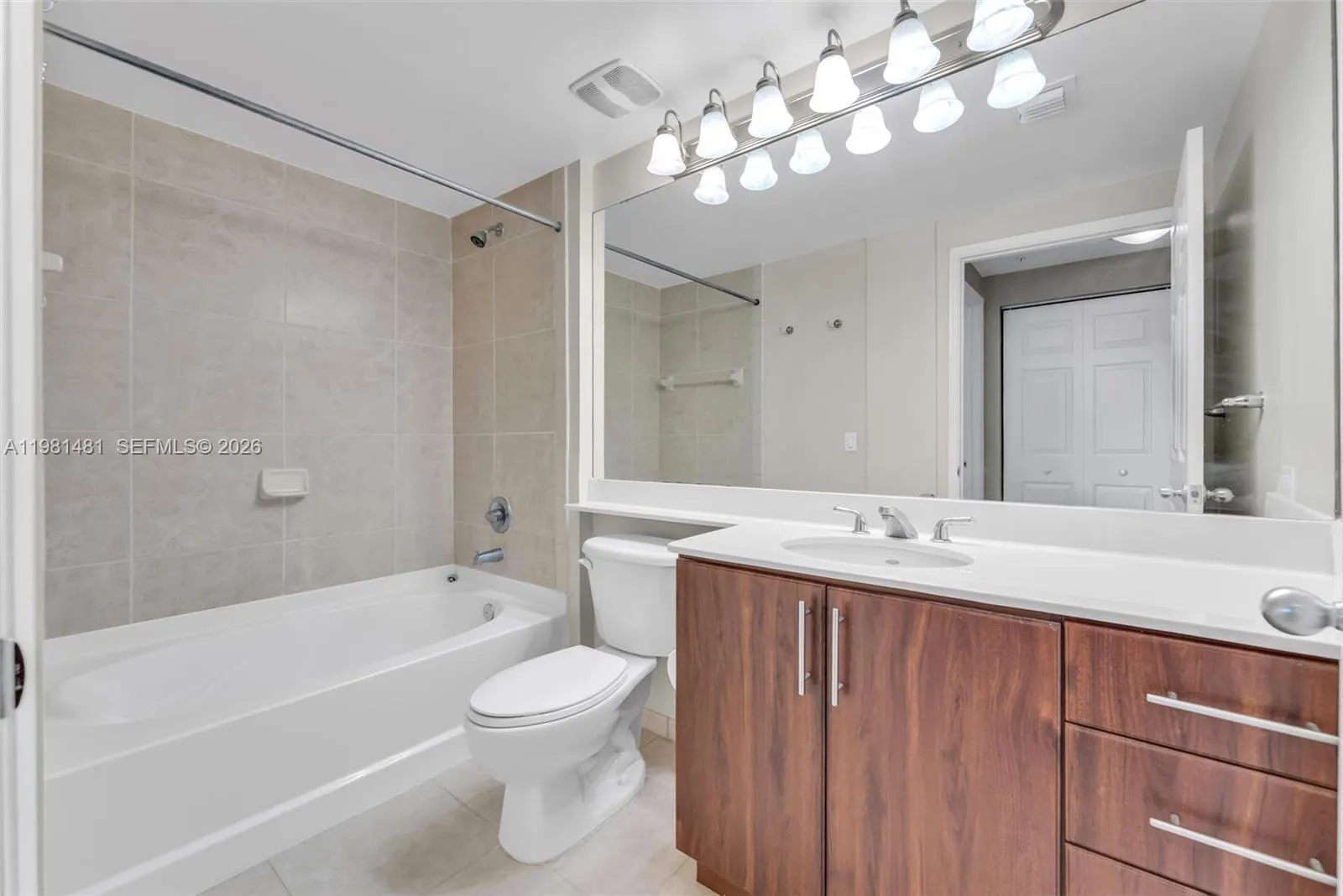 2421 Ne 65th St 403, Fort Lauderdale, Florida 3330, Fort Lauderdale, Florida 33308, 2 Bedrooms Bedrooms, ,2 BathroomsBathrooms,Residential,For Sale,2421 Ne 65th St 403, Fort Lauderdale, Florida 3330,A11981481
