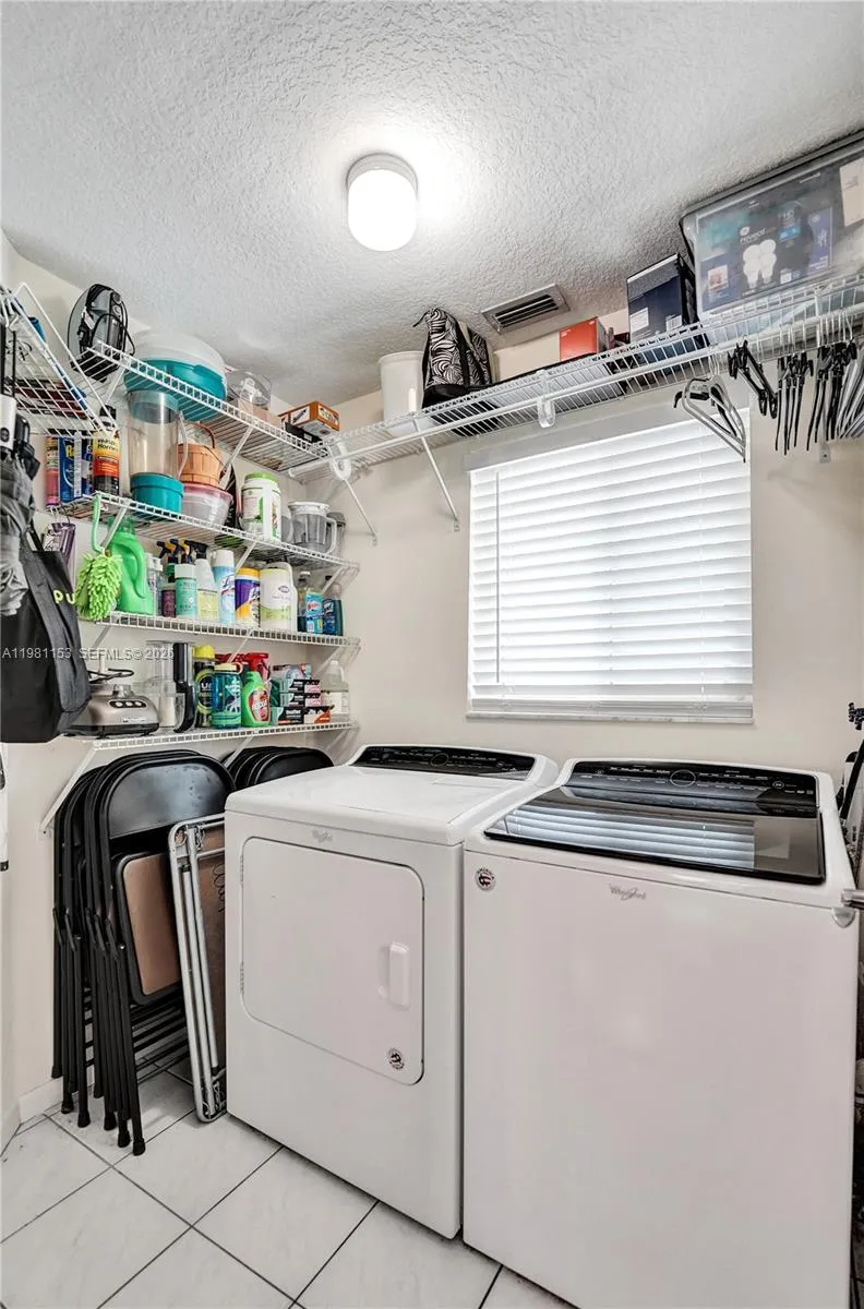 1741 W Oak Knoll Cir, Davie, Florida 33324, Davie, Florida 33324, 3 Bedrooms Bedrooms, ,2 BathroomsBathrooms,Residential,For Sale,1741 W Oak Knoll Cir, Davie, Florida 33324,A11981153