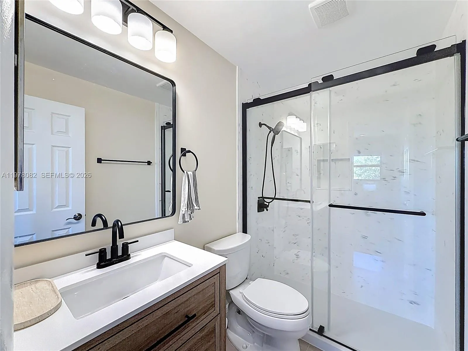 2128 Ne 9th Ave 2128, Wilton Manors, Florida 33305, Wilton Manors, Florida 33305, 2 Bedrooms Bedrooms, ,2 BathroomsBathrooms,Residential Lease,For Rent,2128 Ne 9th Ave 2128, Wilton Manors, Florida 33305,A11978082
