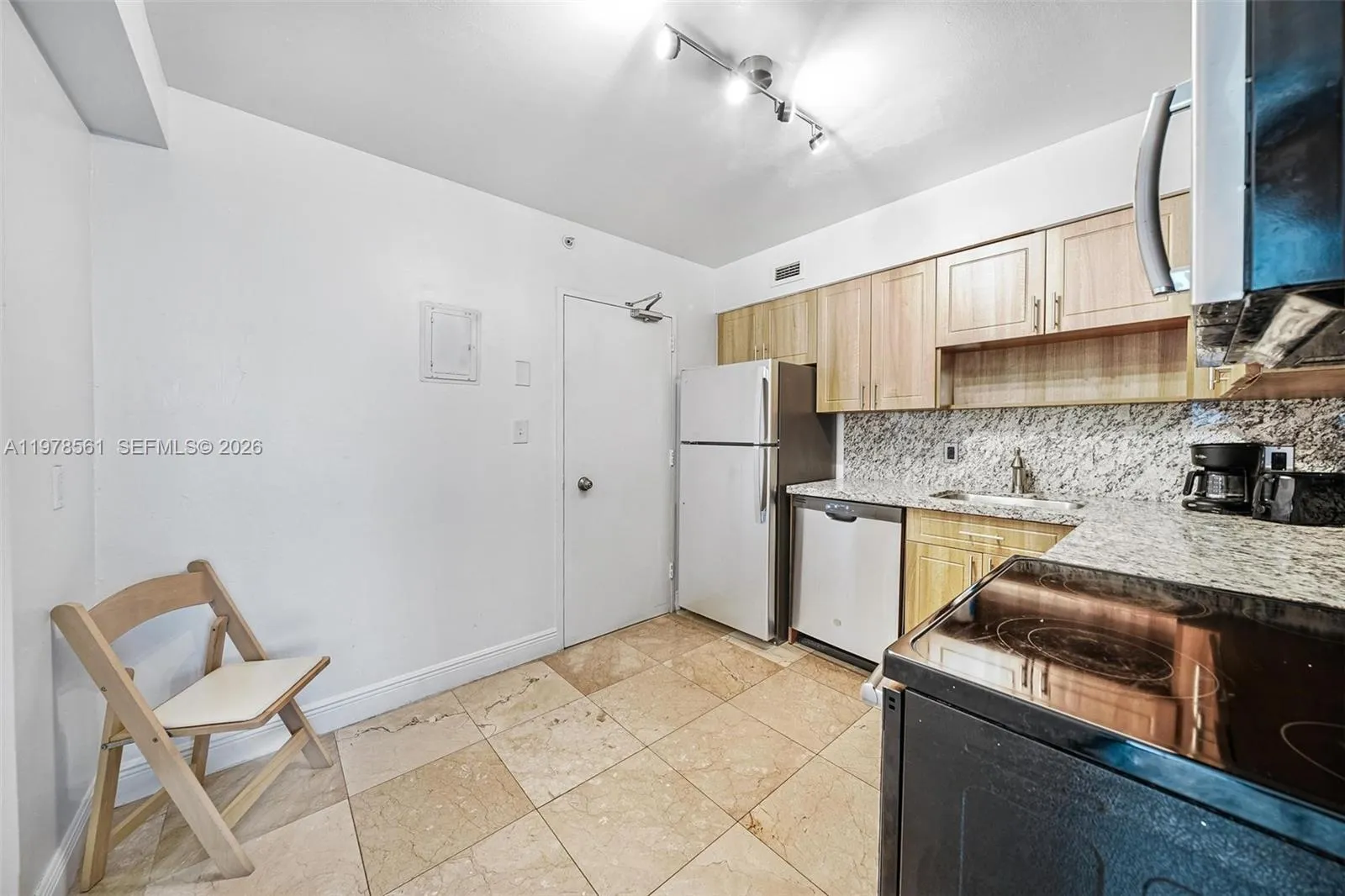 5101 Collins Ave 11k, Miami Beach, Florida 33140, Miami Beach, Florida 33140, 2 Bedrooms Bedrooms, ,2 BathroomsBathrooms,Residential Lease,For Rent,5101 Collins Ave 11k, Miami Beach, Florida 33140,A11978561