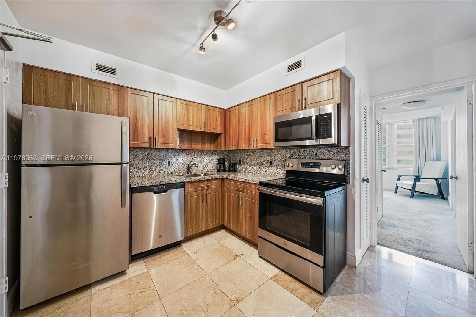 5101 Collins Ave 11m, Miami Beach, Florida 33140, Miami Beach, Florida 33140, 2 Bedrooms Bedrooms, ,2 BathroomsBathrooms,Residential Lease,For Rent,5101 Collins Ave 11m, Miami Beach, Florida 33140,A11978563