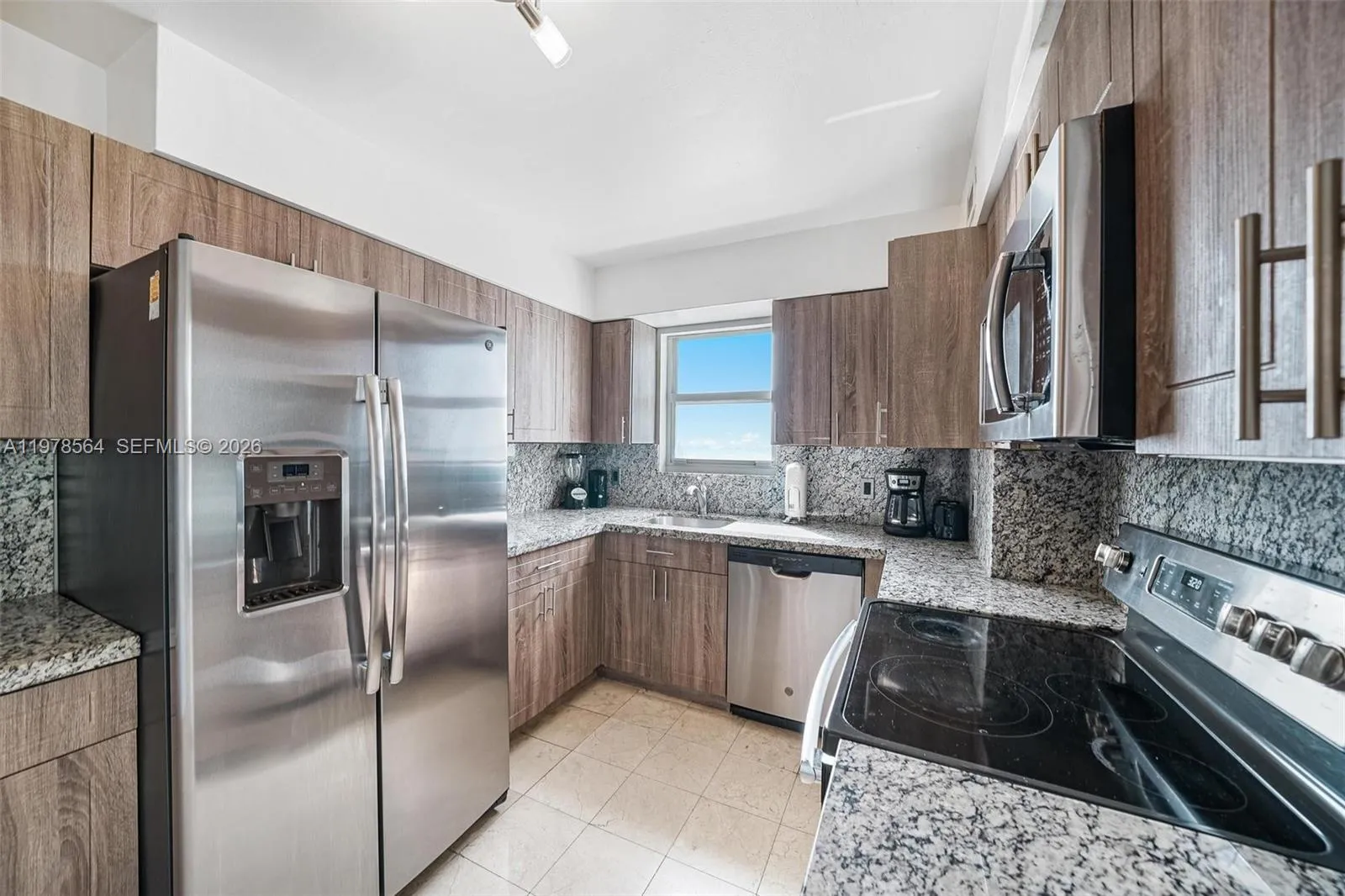 5101 Collins Ave 11b, Miami Beach, Florida 33140, Miami Beach, Florida 33140, 3 Bedrooms Bedrooms, ,2 BathroomsBathrooms,Residential Lease,For Rent,5101 Collins Ave 11b, Miami Beach, Florida 33140,A11978564