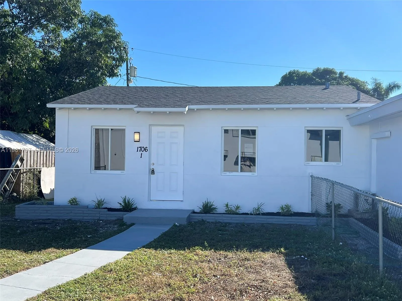 1706 Arthur St 1, Hollywood, Florida 33020, Hollywood, Florida 33020, 2 Bedrooms Bedrooms, ,2 BathroomsBathrooms,Residential Lease,For Rent,1706 Arthur St 1, Hollywood, Florida 33020,A11981707