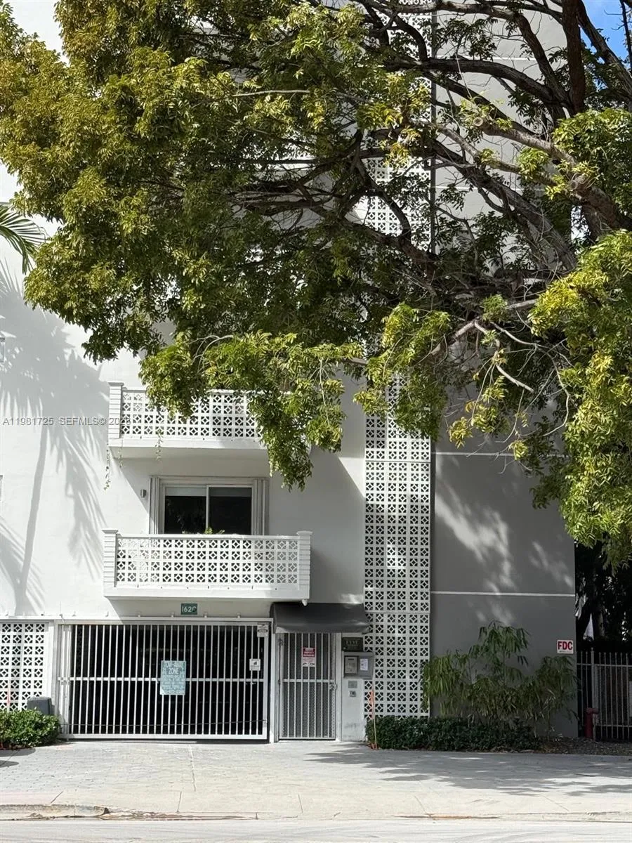 1620 West Ave 403, Miami Beach, Florida 33139, Miami Beach, Florida 33139, 1 Bedroom Bedrooms, ,1 BathroomBathrooms,Residential,For Sale,1620 West Ave 403, Miami Beach, Florida 33139,A11981725