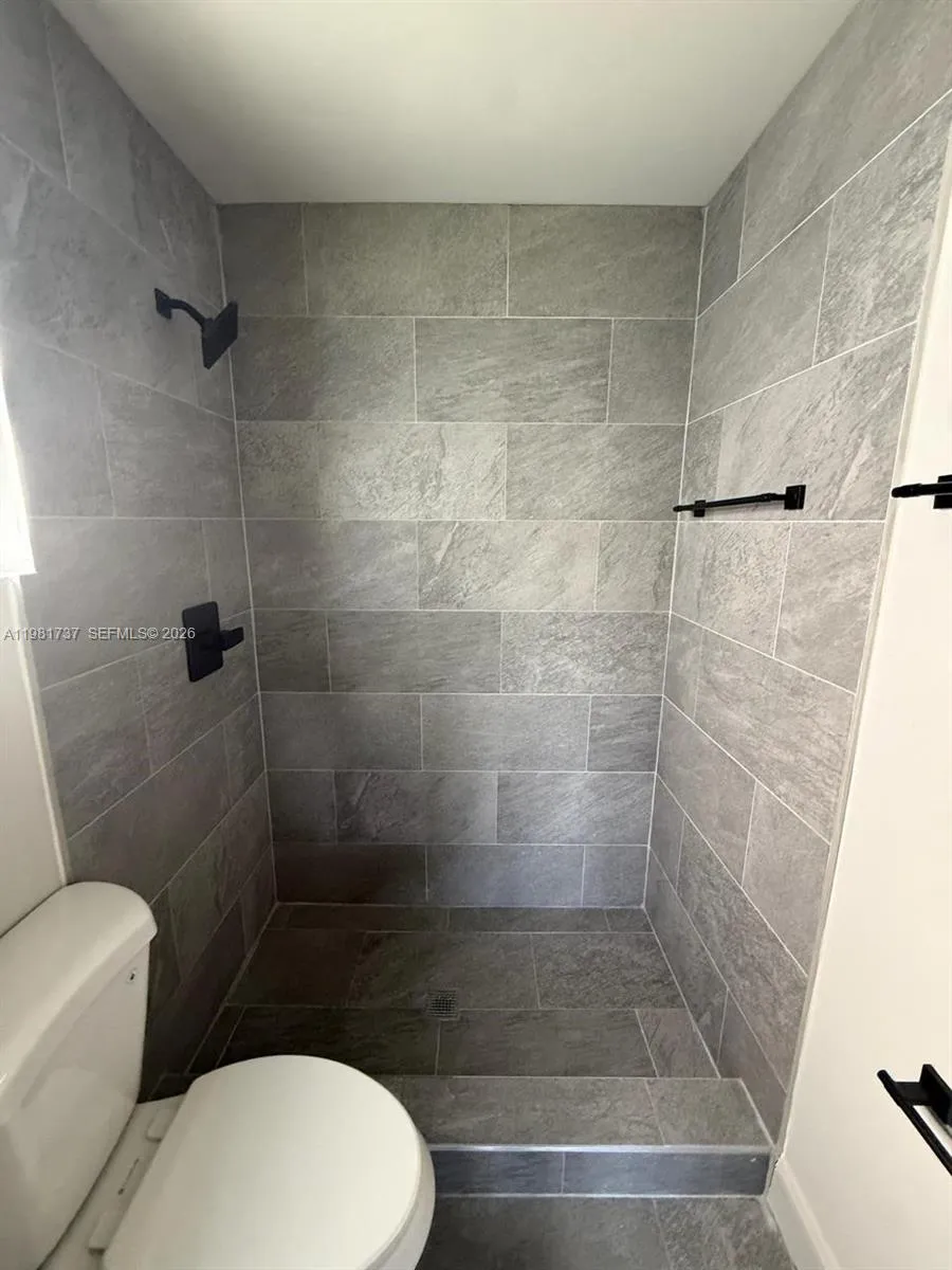 2810 Nw 9th Ct 1, Fort Lauderdale, Florida 33311, Fort Lauderdale, Florida 33311, 5 Bedrooms Bedrooms, ,2 BathroomsBathrooms,Residential Lease,For Rent,2810 Nw 9th Ct 1, Fort Lauderdale, Florida 33311,A11981737