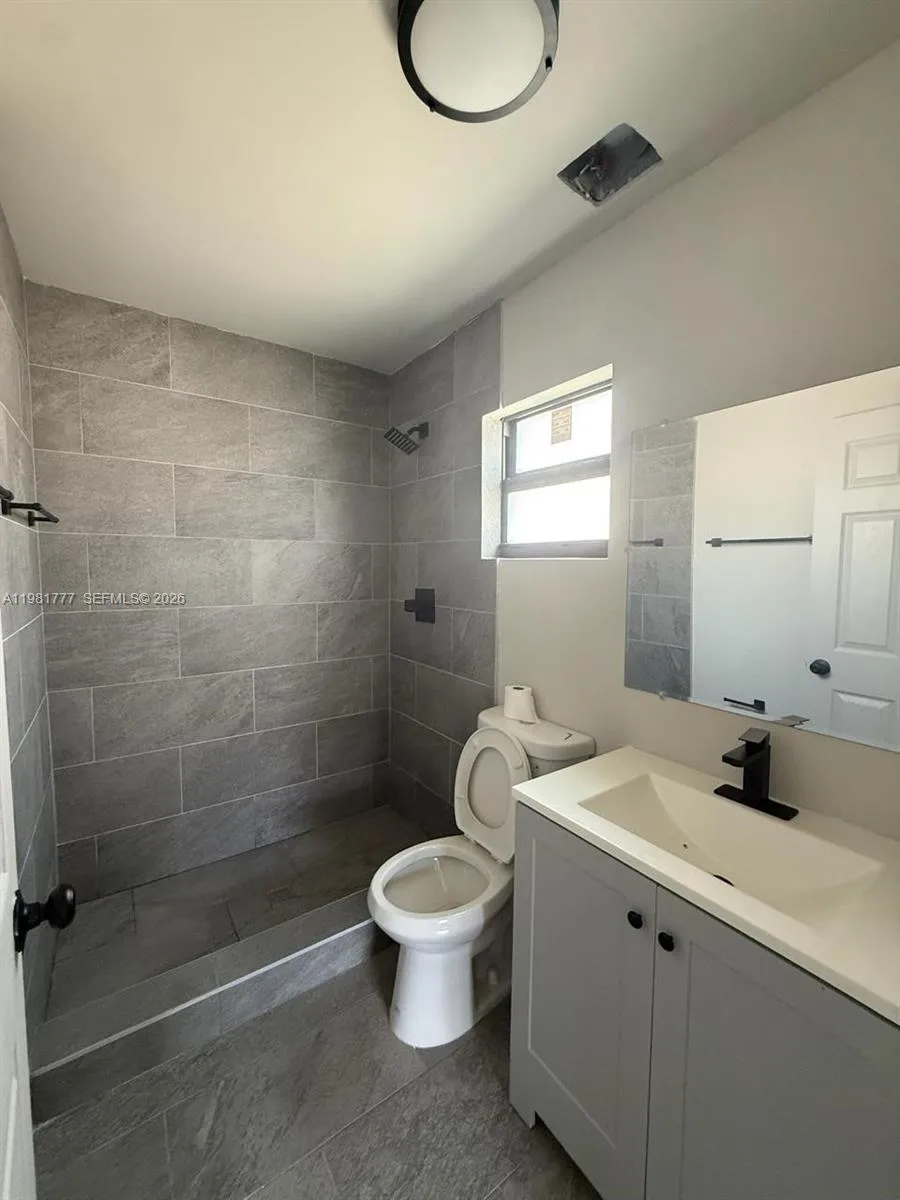 2806 Nw 9th Ct 1, Fort Lauderdale, Florida 33311, Fort Lauderdale, Florida 33311, 5 Bedrooms Bedrooms, ,2 BathroomsBathrooms,Residential Lease,For Rent,2806 Nw 9th Ct 1, Fort Lauderdale, Florida 33311,A11981777