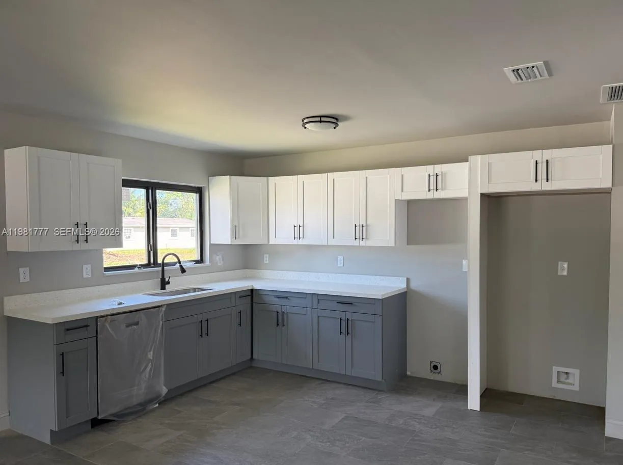 2806 Nw 9th Ct 1, Fort Lauderdale, Florida 33311, Fort Lauderdale, Florida 33311, 5 Bedrooms Bedrooms, ,2 BathroomsBathrooms,Residential Lease,For Rent,2806 Nw 9th Ct 1, Fort Lauderdale, Florida 33311,A11981777