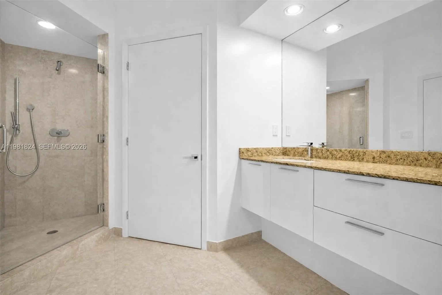 400 Alton Rd 407, Miami Beach, Florida 33139, Miami Beach, Florida 33139, 2 Bedrooms Bedrooms, ,2 BathroomsBathrooms,Residential Lease,For Rent,400 Alton Rd 407, Miami Beach, Florida 33139,A11981824