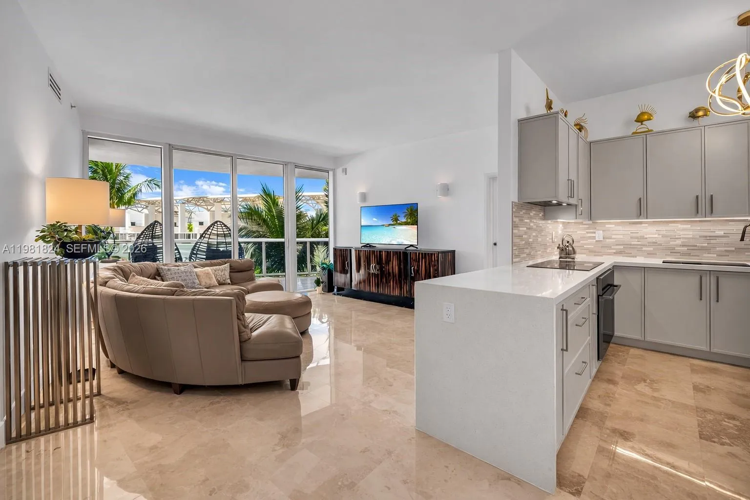 400 Alton Rd 407, Miami Beach, Florida 33139, Miami Beach, Florida 33139, 2 Bedrooms Bedrooms, ,2 BathroomsBathrooms,Residential Lease,For Rent,400 Alton Rd 407, Miami Beach, Florida 33139,A11981824