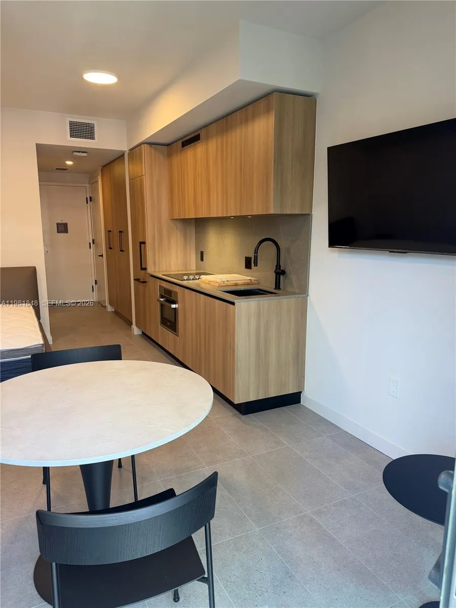 121 Ne 5th St 912a, Miami, Florida 33132, Miami, Florida 33132, ,1 BathroomBathrooms,Residential Lease,For Rent,121 Ne 5th St 912a, Miami, Florida 33132,A11981848