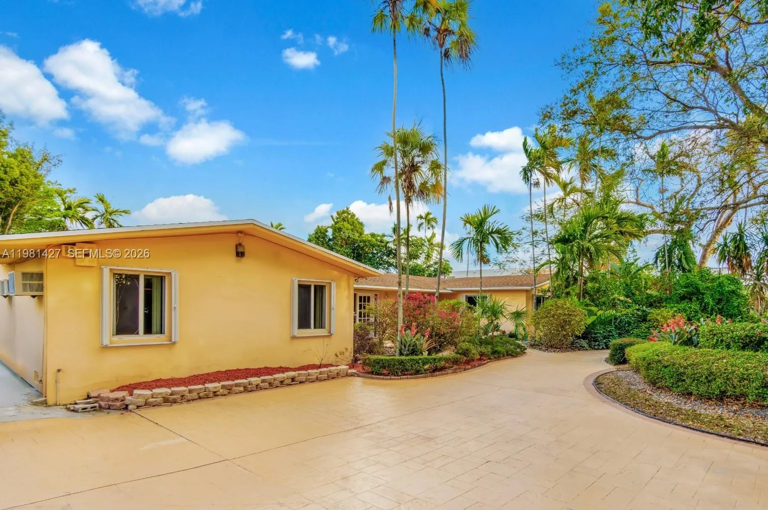 4725 Sw 89th Ave, Miami, Florida 33165, Miami, Florida 33165, 4 Bedrooms Bedrooms, ,2 BathroomsBathrooms,Residential,For Sale,4725 Sw 89th Ave, Miami, Florida 33165,A11981427