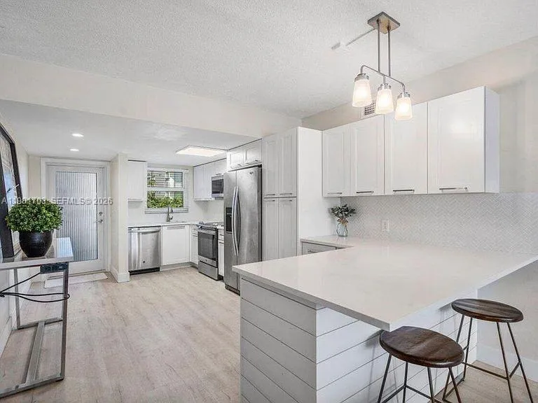 40 Isle Of Venice Dr 6, Fort Lauderdale, Florida 3, Fort Lauderdale, Florida 33301, 2 Bedrooms Bedrooms, ,1 BathroomBathrooms,Residential,For Sale,40 Isle Of Venice Dr 6, Fort Lauderdale, Florida 3,A11981703