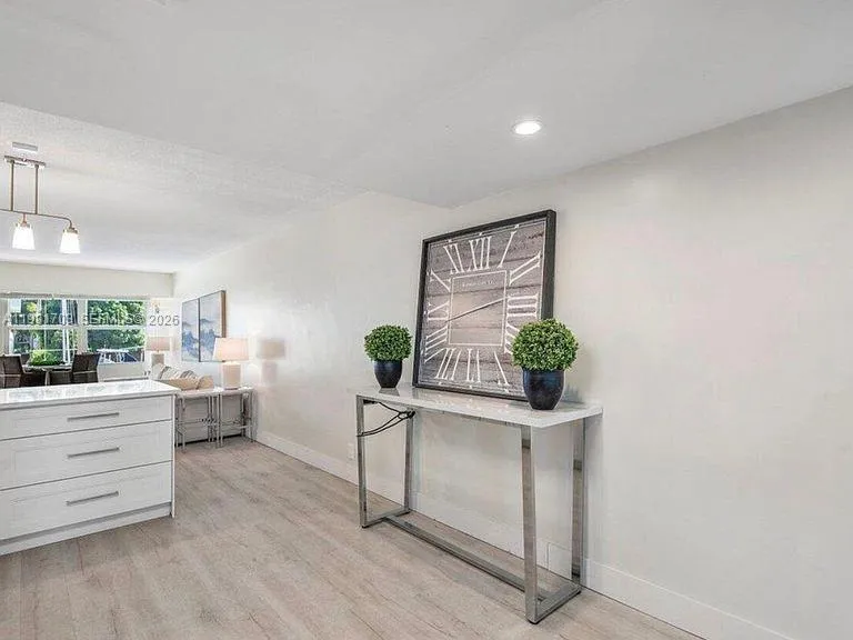 40 Isle Of Venice Dr 6, Fort Lauderdale, Florida 3, Fort Lauderdale, Florida 33301, 2 Bedrooms Bedrooms, ,1 BathroomBathrooms,Residential,For Sale,40 Isle Of Venice Dr 6, Fort Lauderdale, Florida 3,A11981703