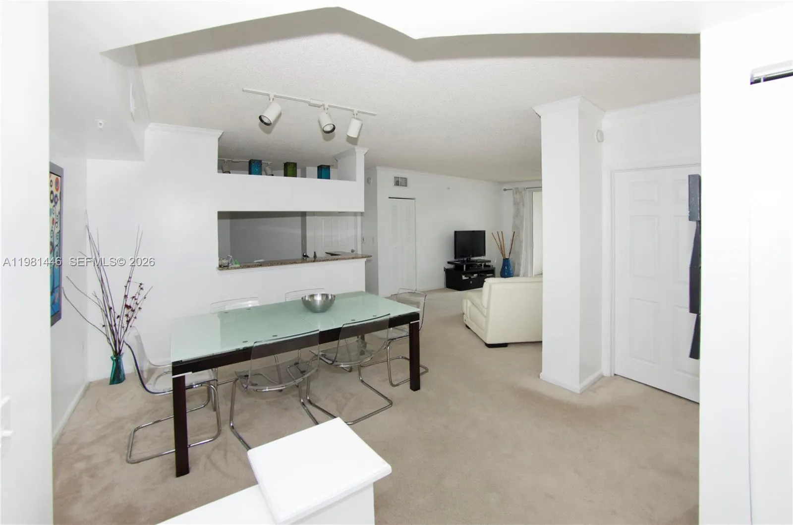 17150 N Bay Rd 2608, Sunny Isles Beach, Florida 33, Sunny Isles Beach, Florida 33160, 2 Bedrooms Bedrooms, ,2 BathroomsBathrooms,Residential Lease,For Rent,17150 N Bay Rd 2608, Sunny Isles Beach, Florida 33,A11981446