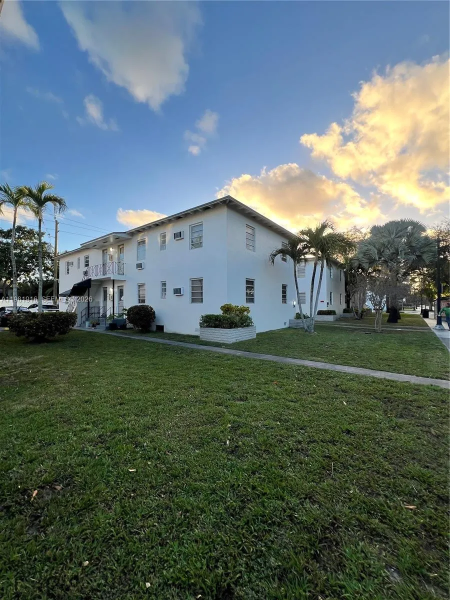 2390 Sw 22nd St 4, Miami, Florida 33145, Miami, Florida 33145, 2 Bedrooms Bedrooms, ,1 BathroomBathrooms,Residential Lease,For Rent,2390 Sw 22nd St 4, Miami, Florida 33145,A11981916