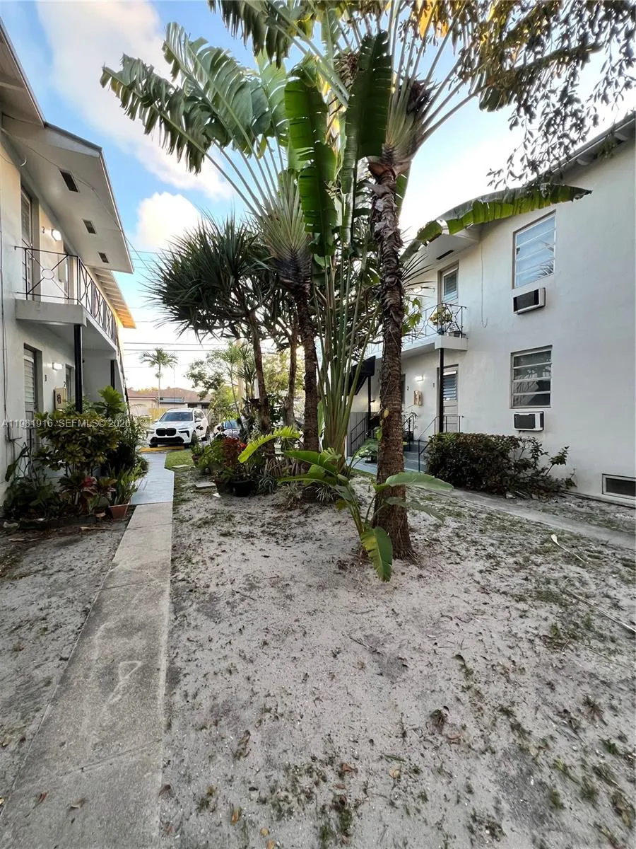 2390 Sw 22nd St 4, Miami, Florida 33145, Miami, Florida 33145, 2 Bedrooms Bedrooms, ,1 BathroomBathrooms,Residential Lease,For Rent,2390 Sw 22nd St 4, Miami, Florida 33145,A11981916