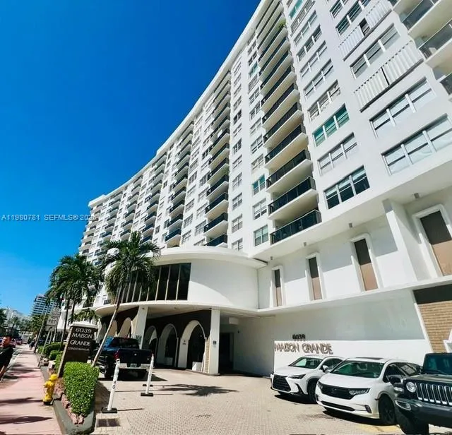 6039 Collins Ave 1223, Miami Beach, Florida 33140, Miami Beach, Florida 33140, 2 Bedrooms Bedrooms, ,2 BathroomsBathrooms,Residential,For Sale,6039 Collins Ave 1223, Miami Beach, Florida 33140,A11980781