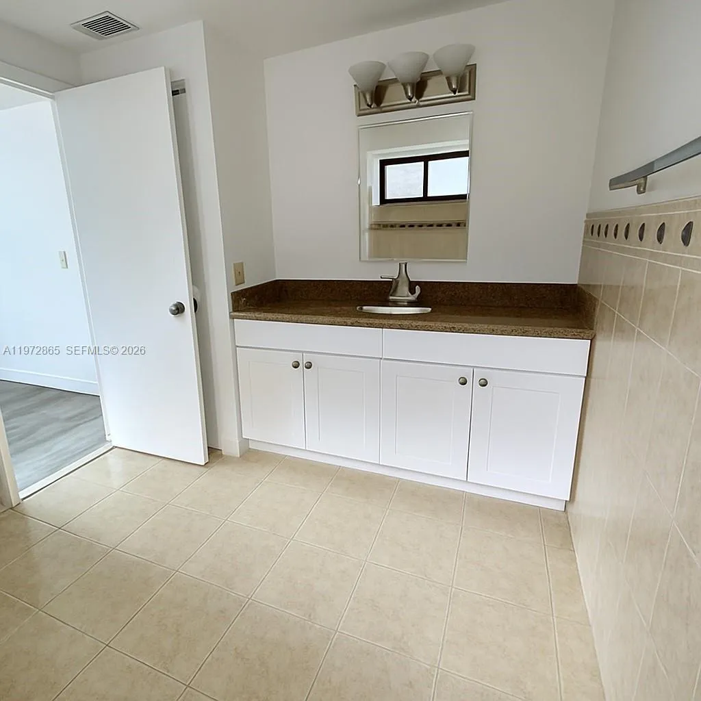 800 Ne 199th St 105d, Miami, Florida 33179, Miami, Florida 33179, 2 Bedrooms Bedrooms, ,2 BathroomsBathrooms,Residential Lease,For Rent,800 Ne 199th St 105d, Miami, Florida 33179,A11972865