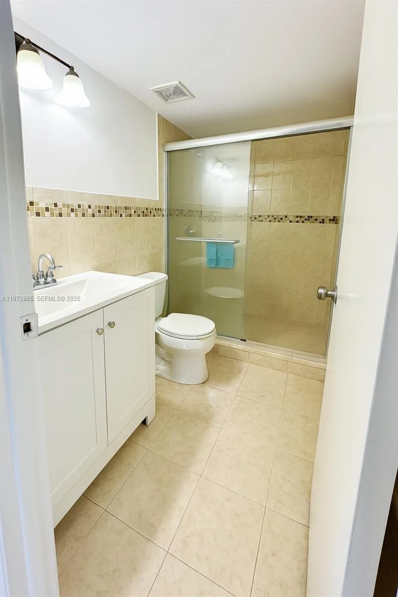 800 Ne 199th St 105d, Miami, Florida 33179, Miami, Florida 33179, 2 Bedrooms Bedrooms, ,2 BathroomsBathrooms,Residential Lease,For Rent,800 Ne 199th St 105d, Miami, Florida 33179,A11972865