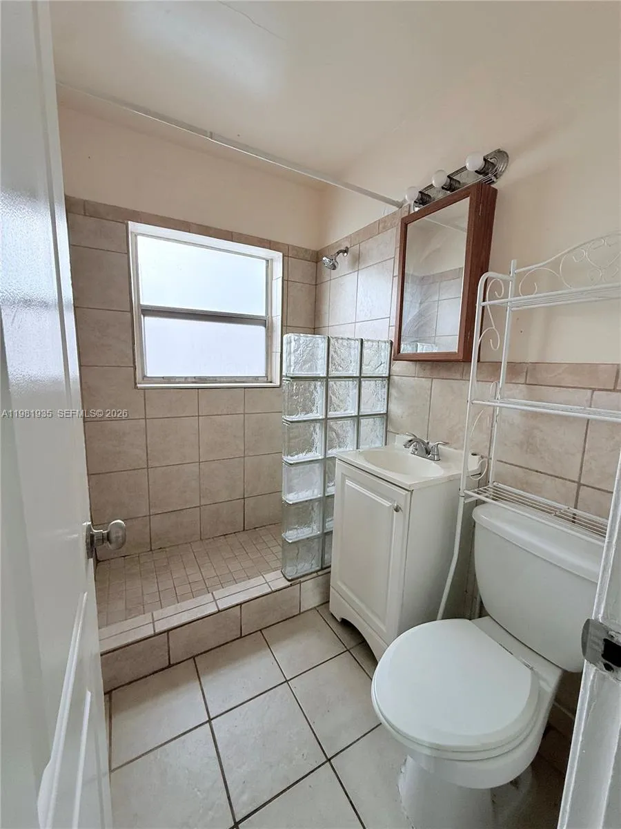 815 Nw 16th St 815, Fort Lauderdale, Florida 33311, Fort Lauderdale, Florida 33311, 2 Bedrooms Bedrooms, ,1 BathroomBathrooms,Residential Lease,For Rent,815 Nw 16th St 815, Fort Lauderdale, Florida 33311,A11981935