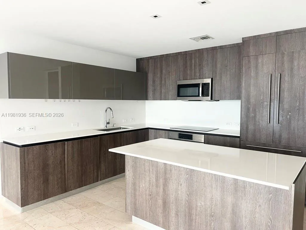 68 Se 6 3510, Miami, Florida 33131, Miami, Florida 33131, 2 Bedrooms Bedrooms, ,2 BathroomsBathrooms,Residential Lease,For Rent,68 Se 6 3510, Miami, Florida 33131,A11981936