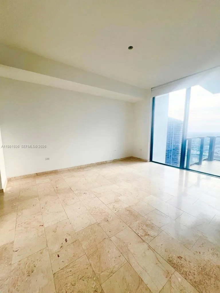 68 Se 6 3510, Miami, Florida 33131, Miami, Florida 33131, 2 Bedrooms Bedrooms, ,2 BathroomsBathrooms,Residential Lease,For Rent,68 Se 6 3510, Miami, Florida 33131,A11981936
