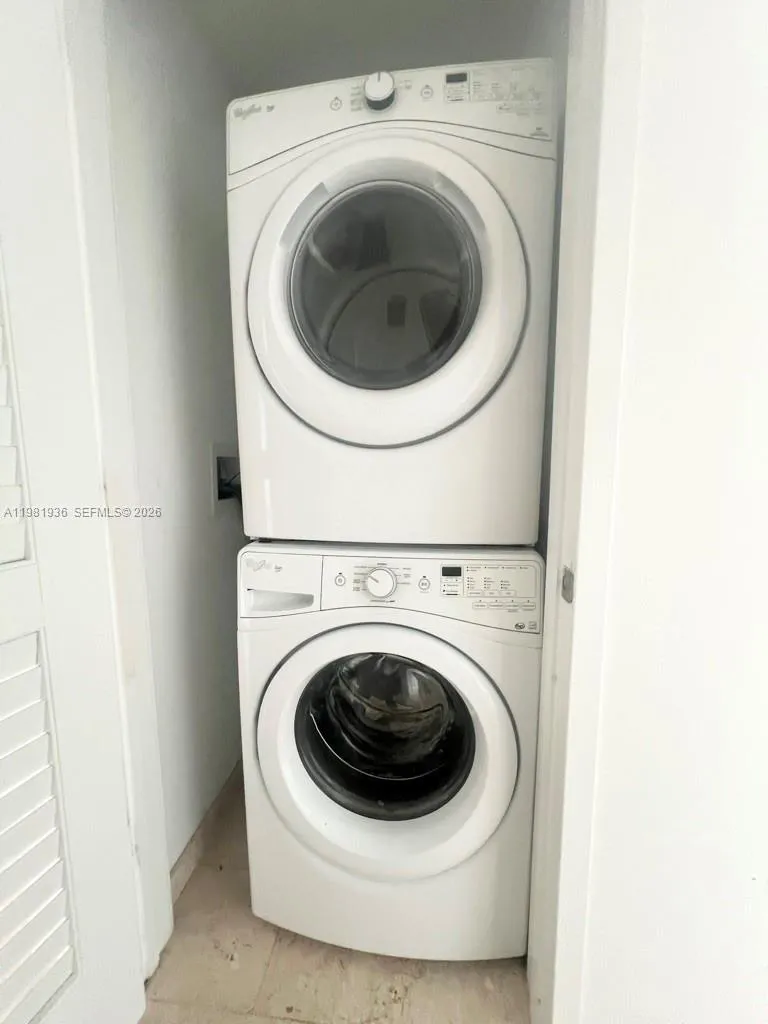 68 Se 6 3510, Miami, Florida 33131, Miami, Florida 33131, 2 Bedrooms Bedrooms, ,2 BathroomsBathrooms,Residential Lease,For Rent,68 Se 6 3510, Miami, Florida 33131,A11981936