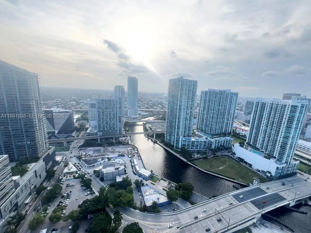 68 Se 6 3510, Miami, Florida 33131, Miami, Florida 33131, 2 Bedrooms Bedrooms, ,2 BathroomsBathrooms,Residential Lease,For Rent,68 Se 6 3510, Miami, Florida 33131,A11981936