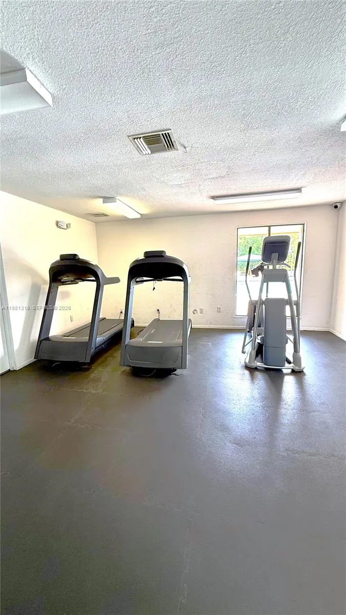 4174 Inverrary Dr 402, Lauderhill, Florida 33319, Lauderhill, Florida 33319, 2 Bedrooms Bedrooms, ,2 BathroomsBathrooms,Residential Lease,For Rent,4174 Inverrary Dr 402, Lauderhill, Florida 33319,A11981318