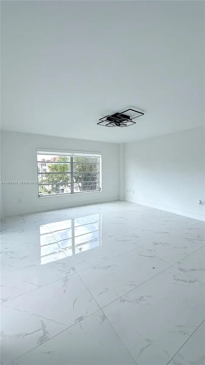 4174 Inverrary Dr 402, Lauderhill, Florida 33319, Lauderhill, Florida 33319, 2 Bedrooms Bedrooms, ,2 BathroomsBathrooms,Residential Lease,For Rent,4174 Inverrary Dr 402, Lauderhill, Florida 33319,A11981318