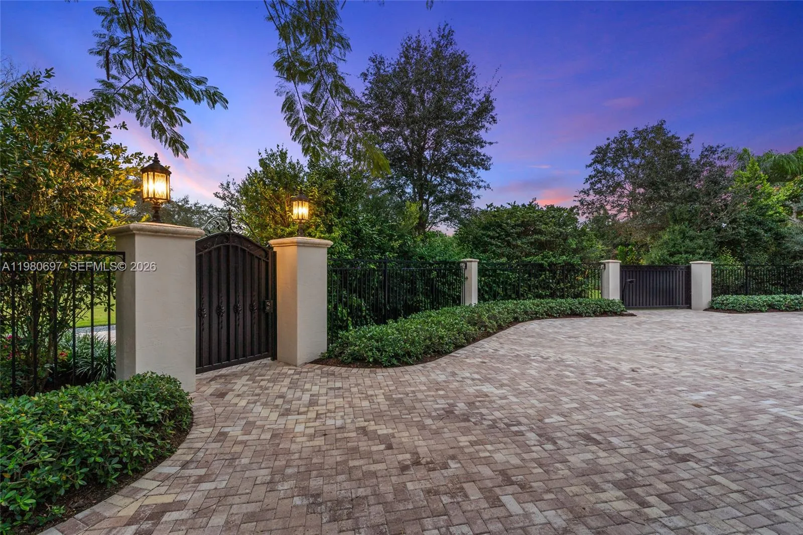Backyard Driveway, Entrance & Parking