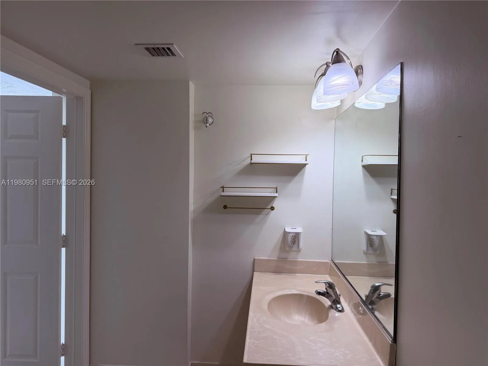 900 Sw 8th St 604, Miami, Florida 33130, Miami, Florida 33130, 2 Bedrooms Bedrooms, ,2 BathroomsBathrooms,Residential Lease,For Rent,900 Sw 8th St 604, Miami, Florida 33130,A11980951