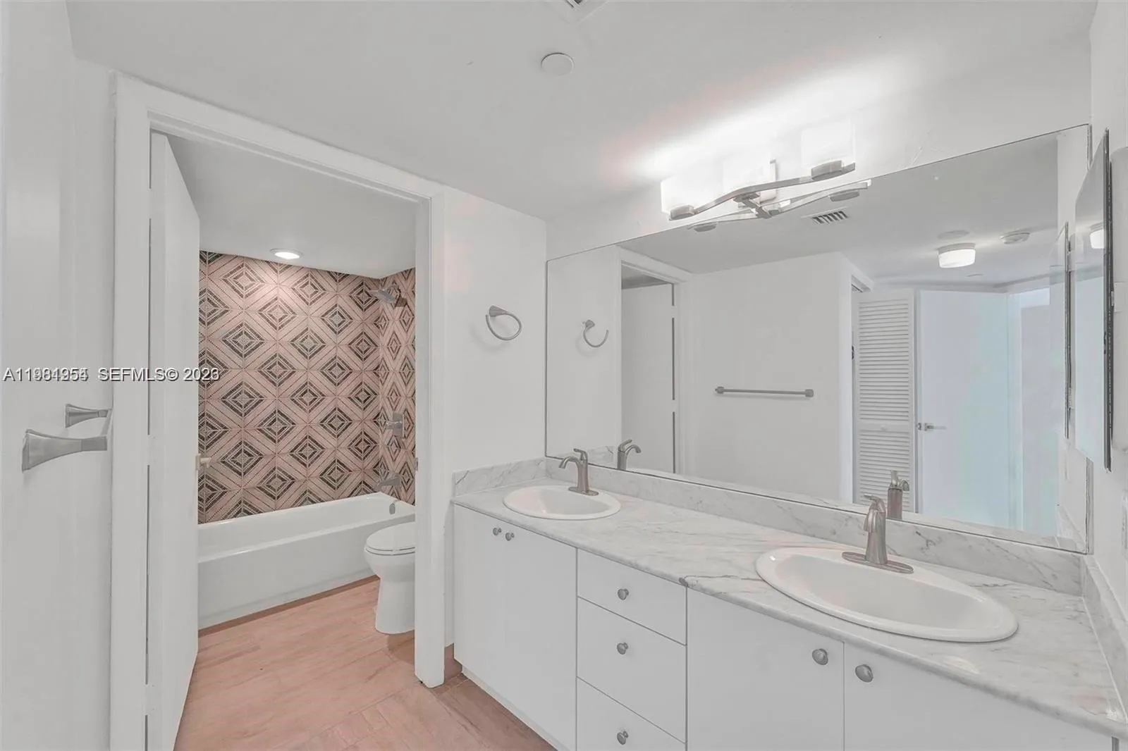 8911 Collins Ave 703, Surfside, Florida 33154, Surfside, Florida 33154, 1 Bedroom Bedrooms, ,1 BathroomBathrooms,Residential Lease,For Rent,8911 Collins Ave 703, Surfside, Florida 33154,A11981954